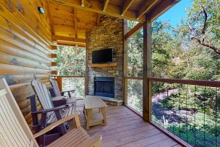 Knotty Escape - Gatlinburg - 9