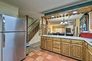 Red River Townhome with Balcony and Mtn Views! - Red River - 2