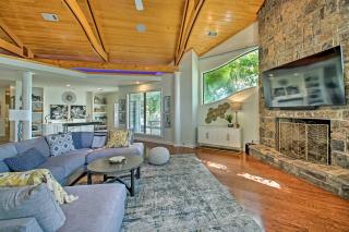 Sauna and Lake Views Waterfront Hot Springs Home - 6