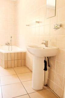 Dumelang Executive Lodge- OFF-GRID Solar powered Midrand - Midrand - 7