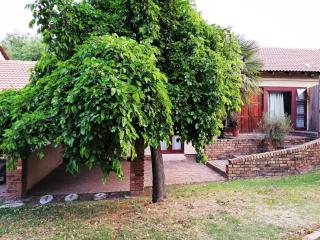 Dumelang Executive Lodge- OFF-GRID Solar powered Midrand - Midrand - 4