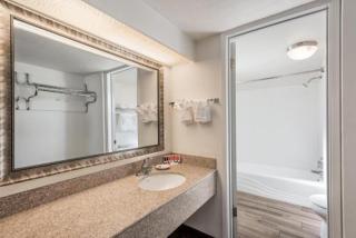 Days Inn & Suites by Wyndham Lodi - Lodi - 3