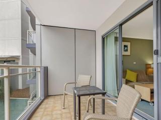 Waterfront Apartment 216 - The Entrance - 7