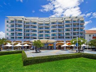 Waterfront Apartment 216 - The Entrance - 3