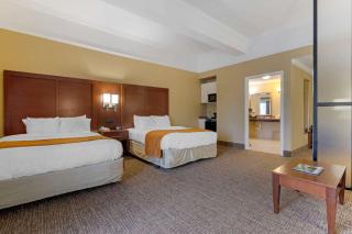 Comfort Suites Savannah North - 3