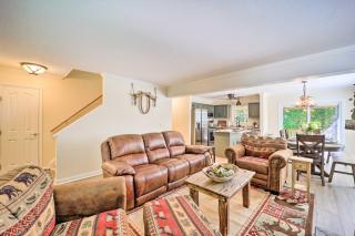 9 Mi to Sugar Mountain Newland Cabin with Fire Pit! - Newland - 5