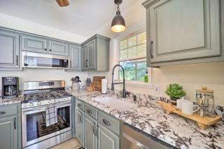 9 Mi to Sugar Mountain Newland Cabin with Fire Pit! - 2