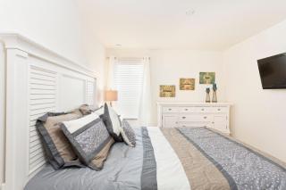 3Br 3Bath Townhome BBQ Pool 15min Disney 1291ft - 0