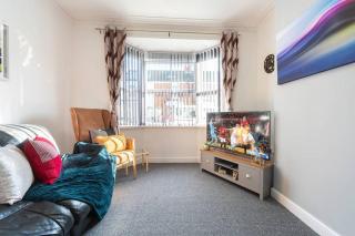 WGcDDE Large 3 Bedroom House - Close to MKM Stadium & A63 - Garden - 2