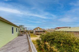 Dreamy beach house with shared pool, central ac, private w/d, deck, & WiFi - 7
