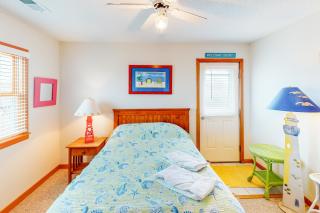 Dreamy beach house with shared pool, central ac, private w/d, deck, & WiFi - 2