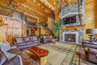 Tennessee Whiskey, Indoor Pool, Amazing Views, Theater Room, Hot Tub, 5 Star Luxury! - Sevierville - 1