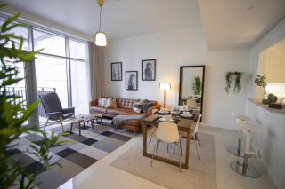 Elegant Apt With Balcony Minutes from Burj Khalifa - Dubai - 0