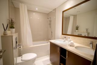 Elegant Apt With Balcony Minutes from Burj Khalifa - Dubai - 2