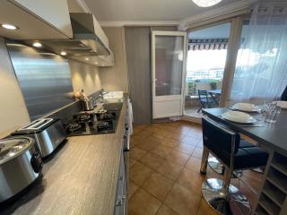 Spacieuse chambre privée 25m2 en colocation avec 4 autres personnes dans un appartement 94m2 à vaulx en velin centre - 1