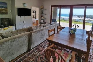 Hilltop Heaven, Walk to beach, Pool, Ocean & River views - 1