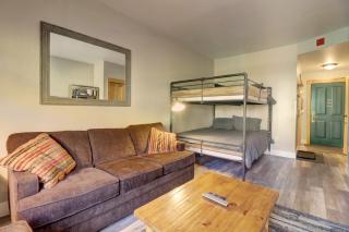 TM225A Tucker Mtn Lodge Hotel Room - 7