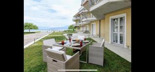 APPARTAMENTO INCANTEVOLE CON VISTA LAGO E SERVIZI - Sirmione - 0