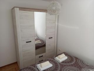 Leonora & Free Parking - 5