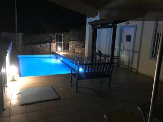 Breathtaking sea and Mountain views with Private pool, Peace full relaxing Villa with WiFi near Shops and Restaurants - Chania - 2