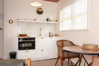 The Alchemist Retreat, Private Studio in Carterton - 5