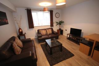 Holden Court Apartments - Apt 3 - 0