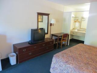 Days Inn by Wyndham Madison - 6