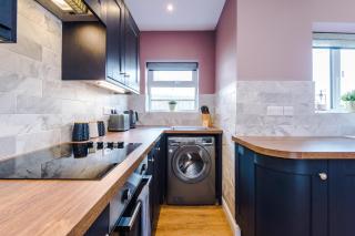 Castle Views cottage in historic village & woodfired hot tub - 6