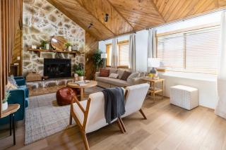Whispering Hollow Lodge on Greer Main St! - Greer - 6