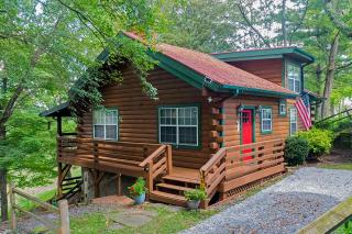 Serene Cabin in the Smokies with 2 Decks and Hot Tub! - Waynesville - 9