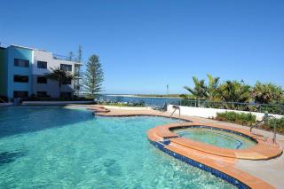 Prime Position – Dream Holiday Unit in Caloundra!! - Caloundra - 0
