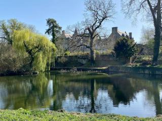 Dinan « La vie de château » manoir XIe parc étang - 7
