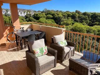 Beautiful Holiday Apartment 2 Bedroom Beach and Pool Malaga Marbella Calahonda Royale Mijas Costa Spain - 2