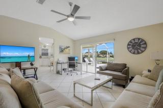 Pet-friendly home with southern exposure and pool - 4