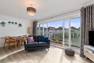 25 Coedrath Park - Sea Views from Balcony, Short Walk to Beach, Parking - 8