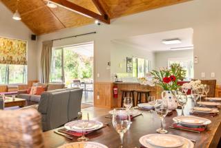 The Red Barn - Lake Okareka Holiday Home - Rotokawa - 3