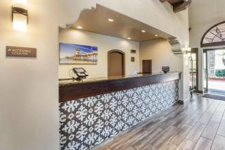 Comfort Inn & Suites Orange County John Wayne Airport - 8