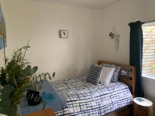 Wylah Cottage for a Peaceful Bruny Island Escape with Water Views, Fireplace & Wallabies - Simpsons Bay - 1
