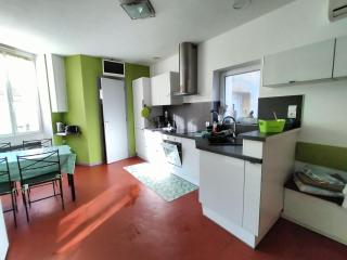 STUDIO CLIMATISE avec MEZZANINE au calme avec terrasse et parking idéalement situé pour tout faire à pied ! - 2