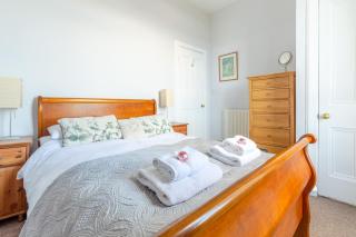 Beautiful City Center 1 Bed Apartment with Park View - Edinburgh - 4