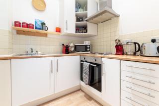 Beautiful City Center 1 Bed Apartment with Park View - 7