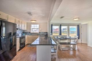 The Spicy Crab Freeport Home with Beach-View Deck! - Freeport - 3