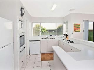 Busselton Beach House with WiFi - Busselton - 4