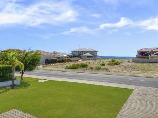 Busselton Beach House with WiFi - 8