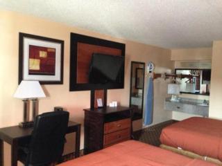 Days Inn by Wyndham Independence - 3