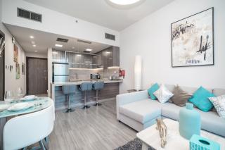 Luton Vacation Homes - Modern & Lake view 1BR , MBL Residence, Jumeirah Lake Towers - Dubai - 3