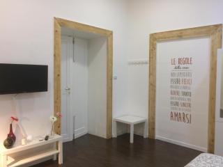 TOLEDO HOUSE Piazza Carita' Centralissimo - 9