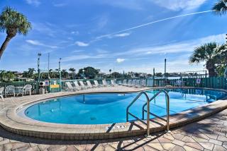 Coastal Clearwater Condo Half Mile to Beach! - Clearwater Beach - 8