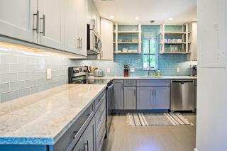 Relaxing Condo with Screened-In Lanai, 4 Mi to Beach - Naples - 4