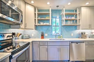 Relaxing Condo with Screened-In Lanai, 4 Mi to Beach - 3